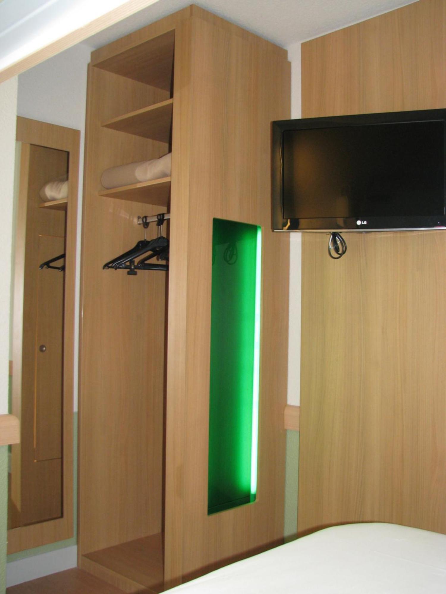 Hotel Ibis Budget Aeroport Le Bourget Garonor 2*